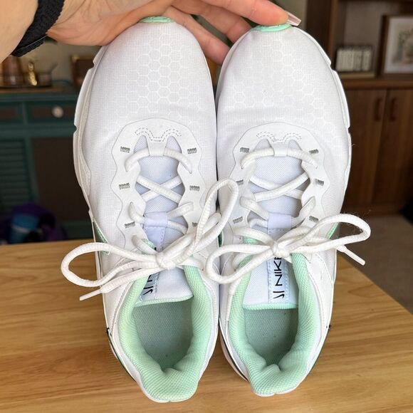 Nike Essential 2 Women's White and Mint Green Sneakers - Size 8.5 - Picture 8 of 10